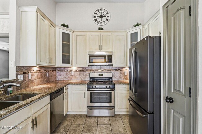 Building Photo - 12776 Tre Maximiliano Ave