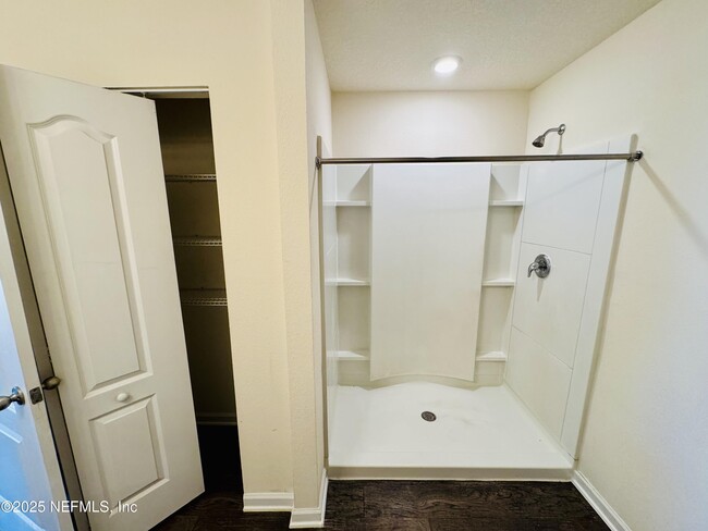 Building Photo - 8390 Meadow Walk Ln