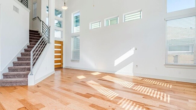 Building Photo - 2215 Capulet St