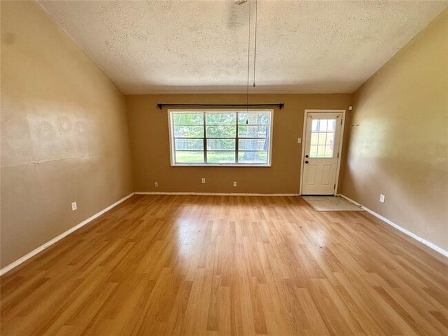 Building Photo - 1820 Aspen Ln