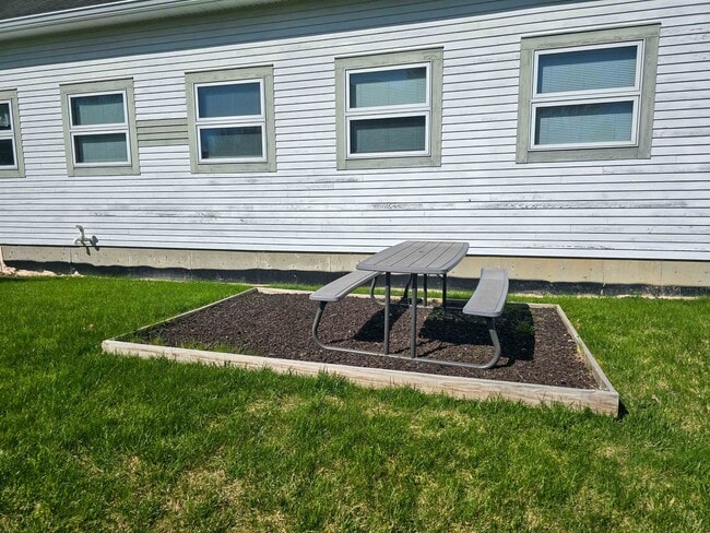 Building Photo - 145 Knight Ln