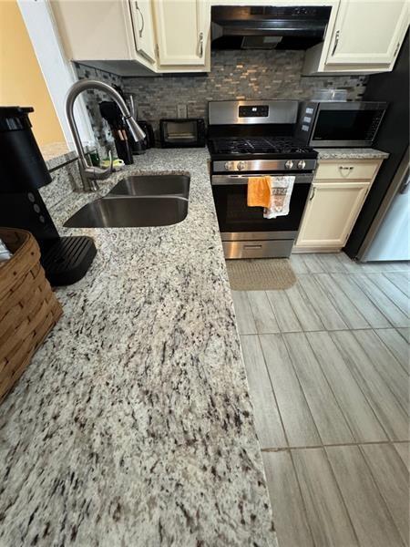 Building Photo - 2578 Shadowbrook Dr