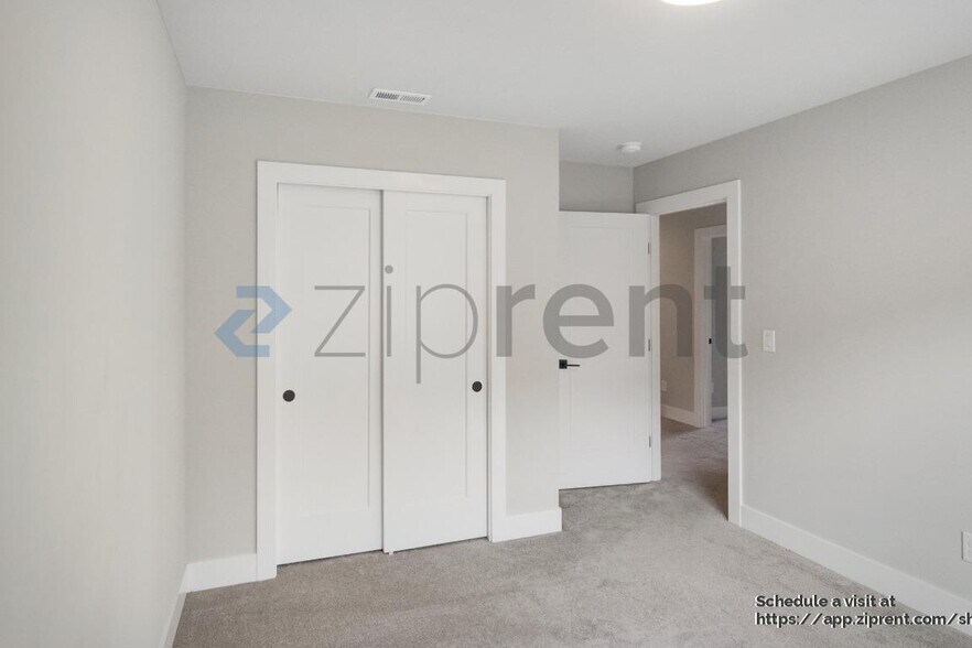 Building Photo - 3422 S 164th St