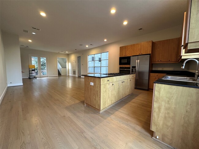 Building Photo - 2713 Crawford St