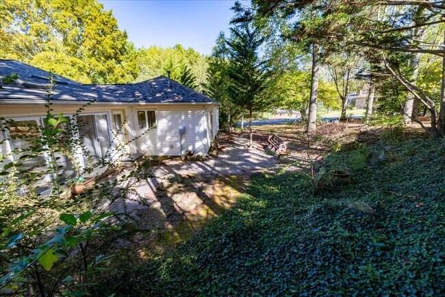 Building Photo - 1102 Mourning Dove Dr