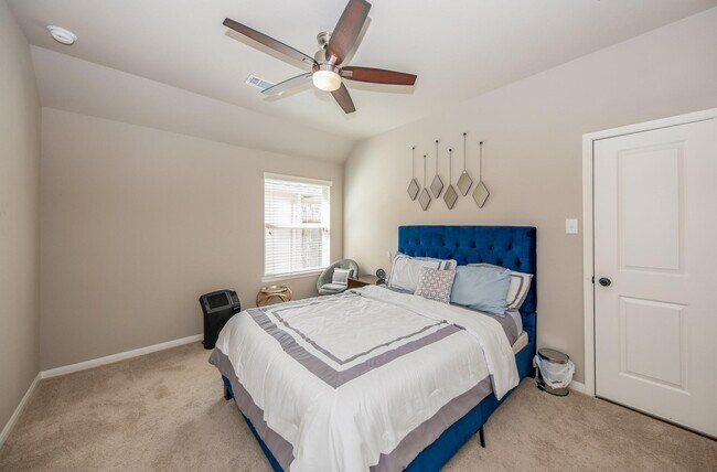 Building Photo - 10010 Cypress Path