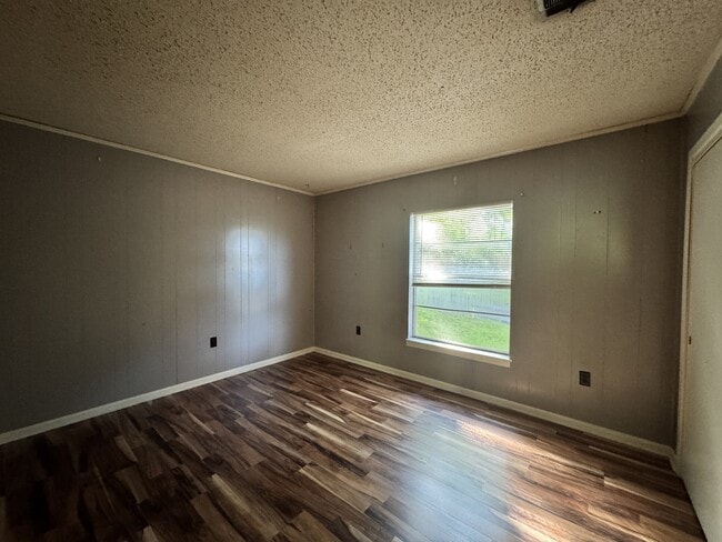 Building Photo - 203 E John Sims Pkwy