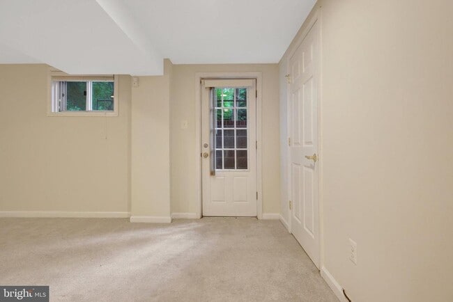 Building Photo - 6903 Fern Ln