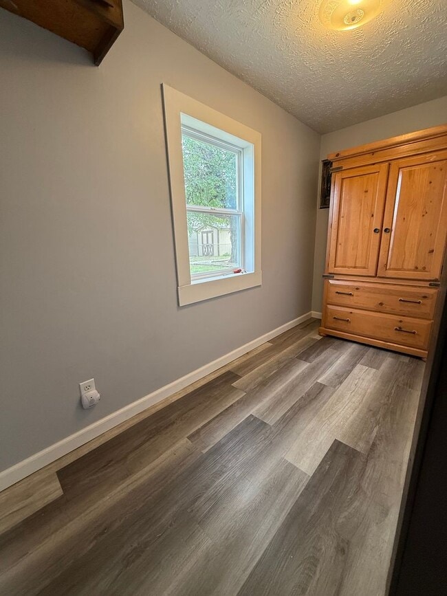 Building Photo - Adorable 1 bedroom cottage style home