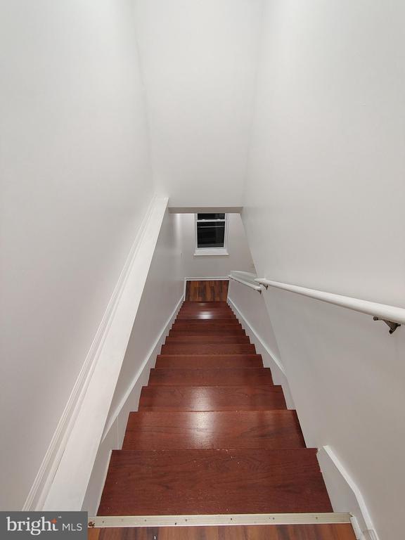 Building Photo - 1321 E Biddle St