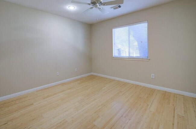 Building Photo - 15013 Cordero Dr
