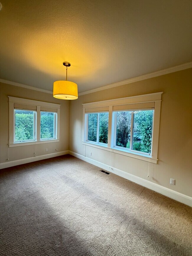 Building Photo - Gorgeous Custom Home In the Uplands Neighborhood. 4bd plus office. 2944sf.