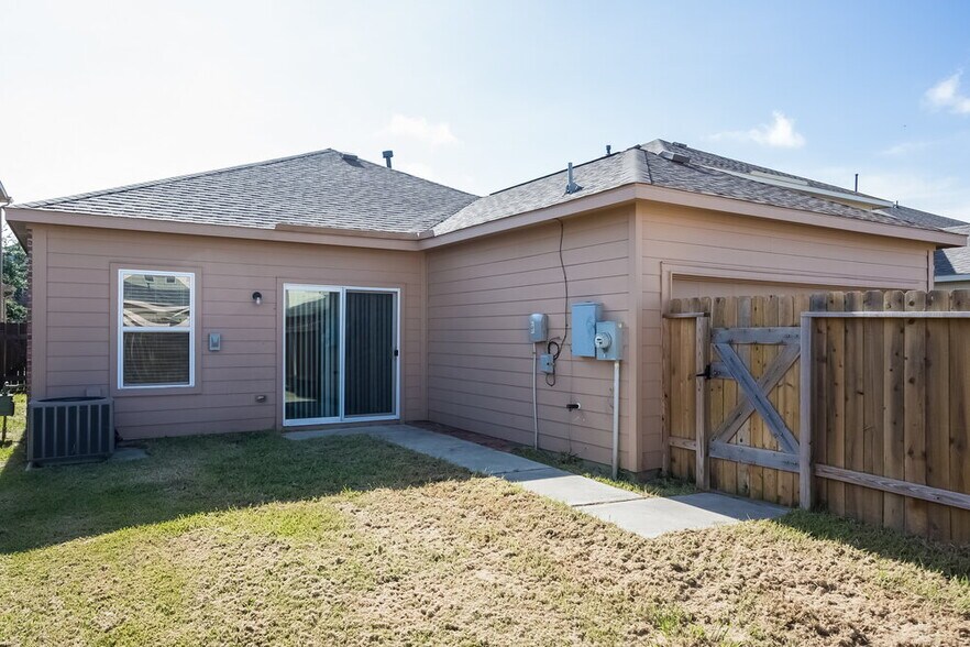 Building Photo - 8119 Almera Falls Dr