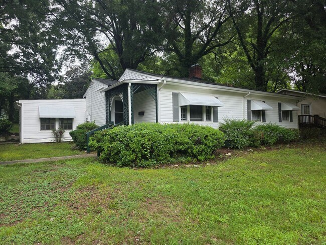 Building Photo - 3317 Emory Dr