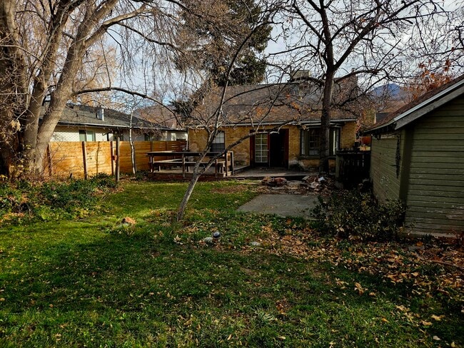 Building Photo - 2528 Beverly St E