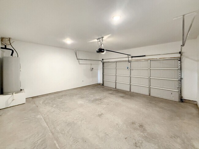 Building Photo - Elegant New Build in Princeton with Pool, ...