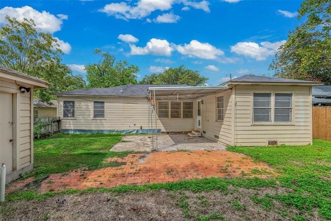 Building Photo - 1116 Kettler St