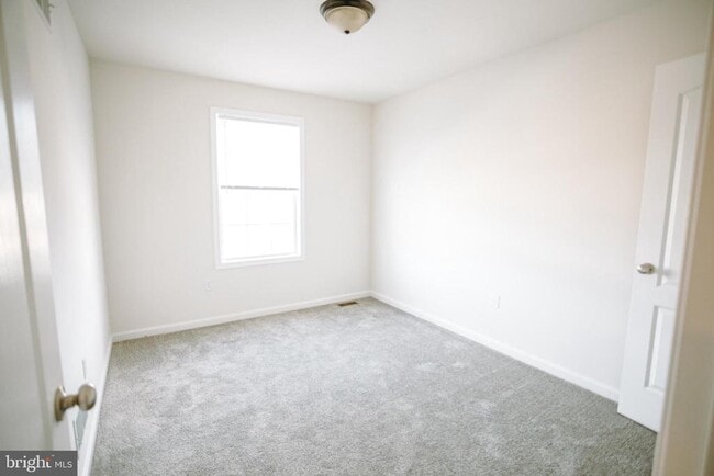Building Photo - 116 Breezewood Dr