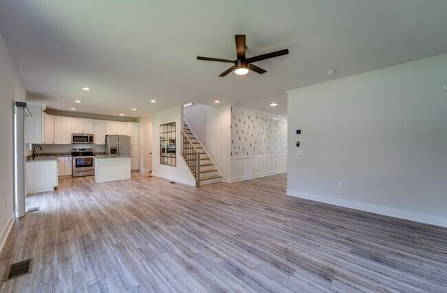 Building Photo - 7 Limox Ln