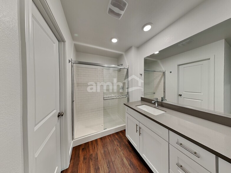Building Photo - 6619 S 42nd Dr