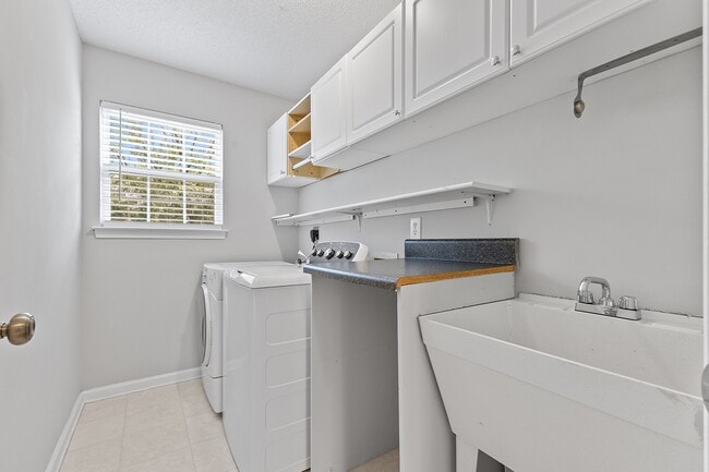 Building Photo - 2112 Echo Glen Ln