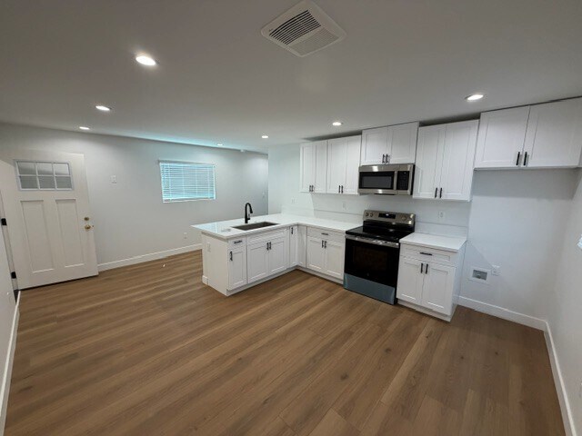 Building Photo - 724 1/2 E 81st St