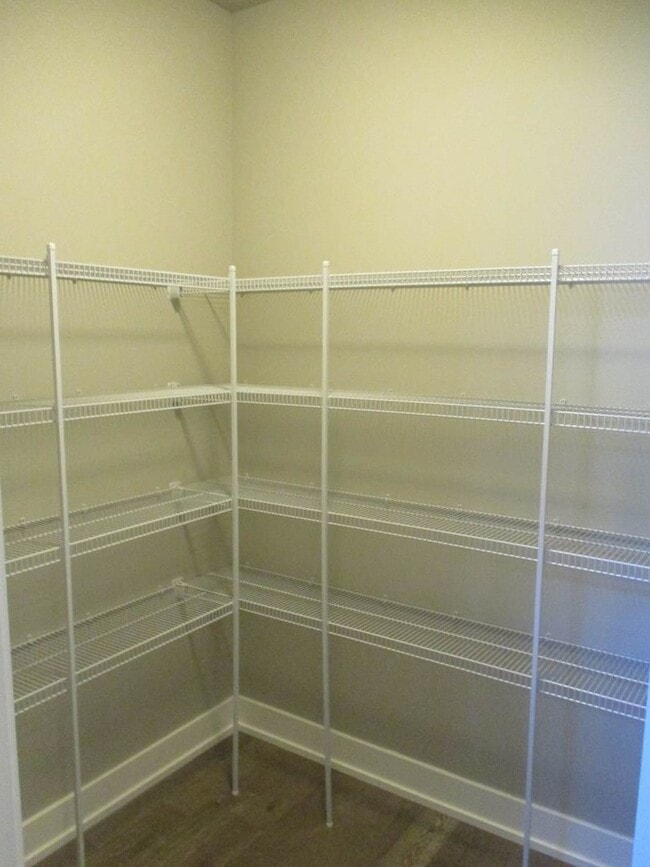 Building Photo - 4 Bedroom 2.5 Bathroom Harbor Hills Home