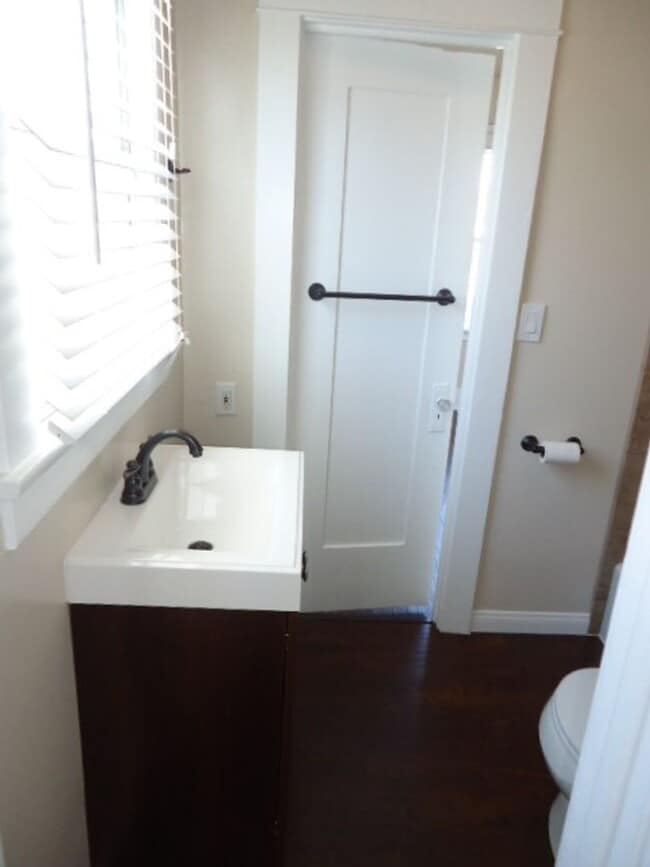 Building Photo - 2 bedroom 1 bathroom Craftsman Home locate...