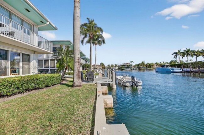 Building Photo - 180 Isle of Venice Dr