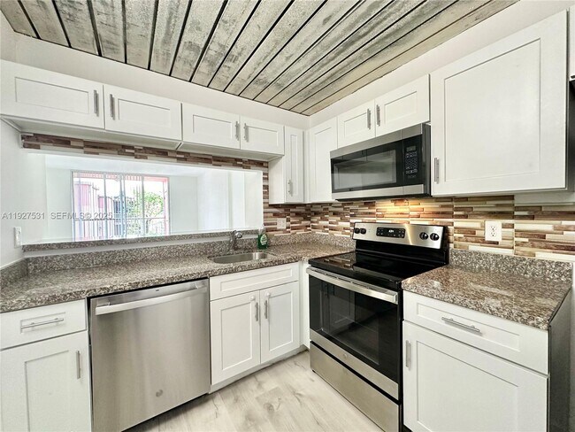 Building Photo - 19751 SW 114th Ave