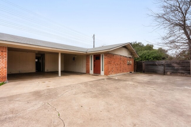 Building Photo - 2408 Ventura Dr