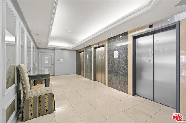 Building Photo - 10660 Wilshire Blvd
