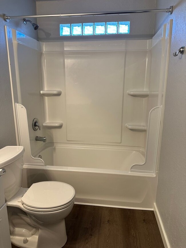 Building Photo - Updated 2-Bedroom 1 Bathroom Near Whitewat...