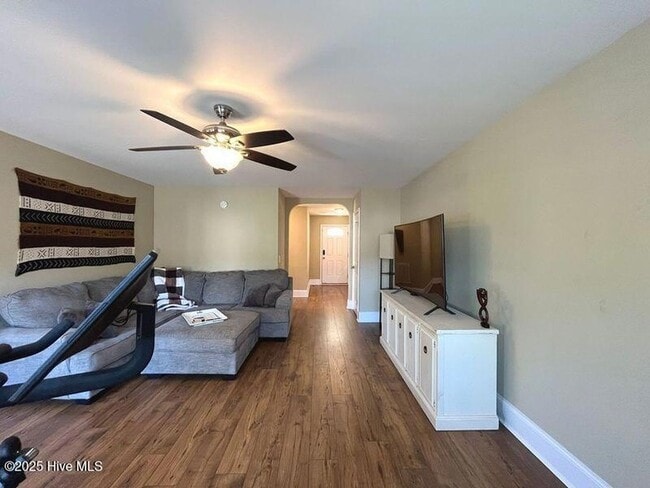 Building Photo - 225 Savannah Garden Dr