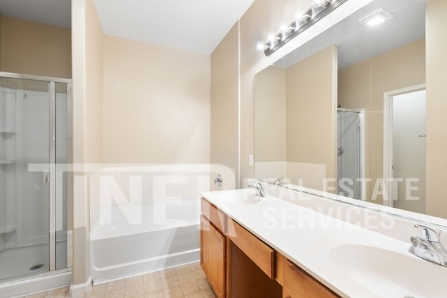 Building Photo - 5350 Dunlay Dr