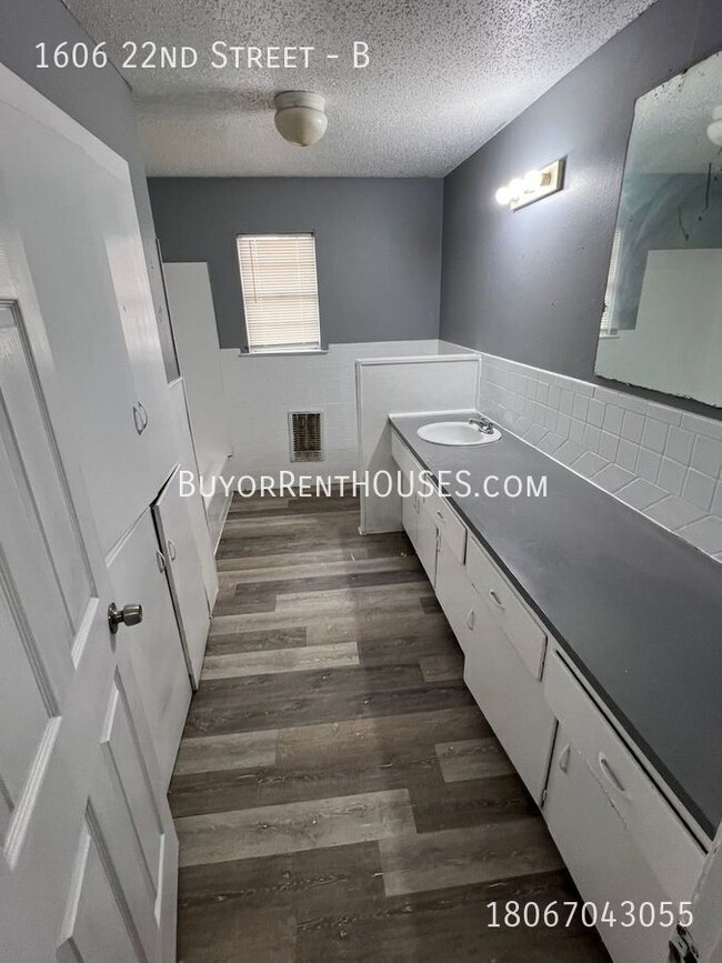 Building Photo - Handyman Special $99 Move in + Admin Fee /...