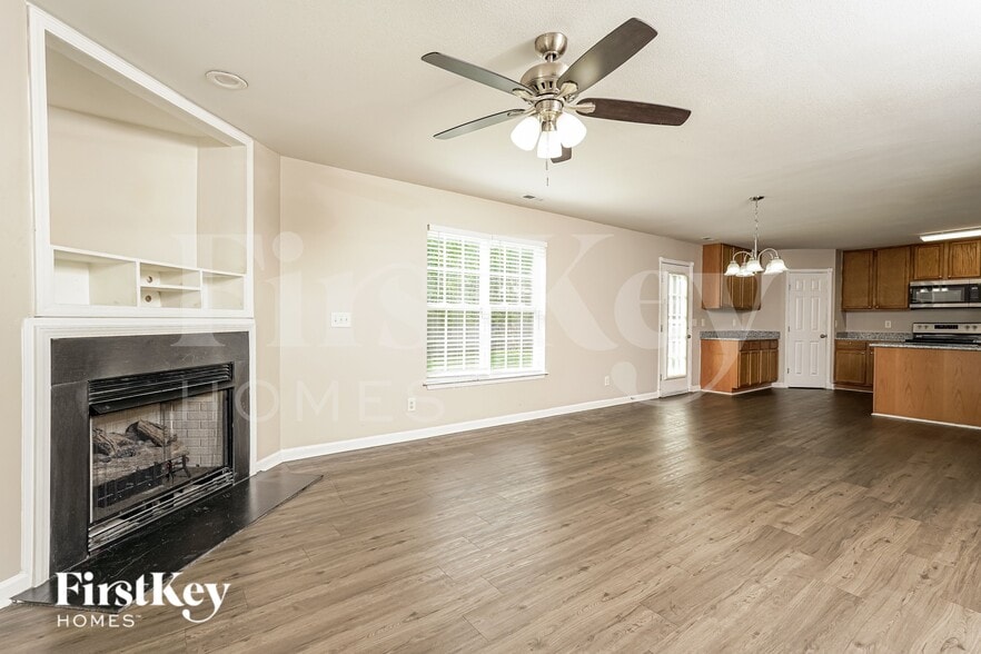 Building Photo - 612 Brassfield Dr