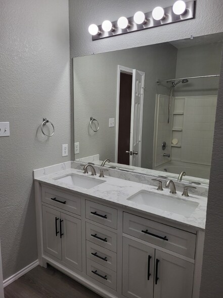 Building Photo - 2943 Deer Ridge Dr