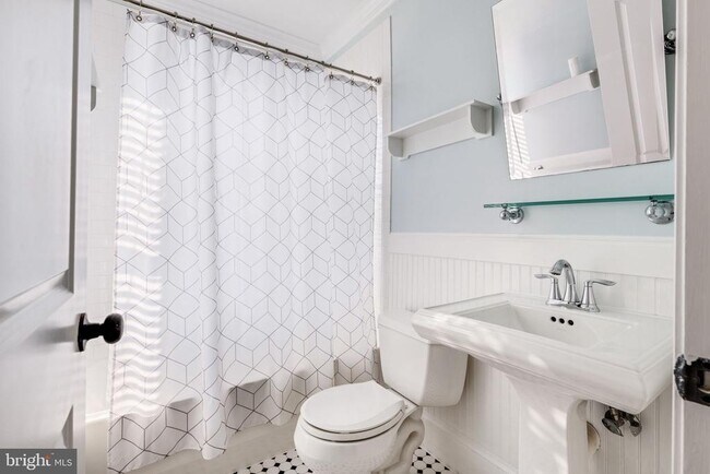 Building Photo - 922 S Washington St