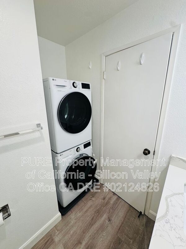 Building Photo - 2290 Sun Glory Ln