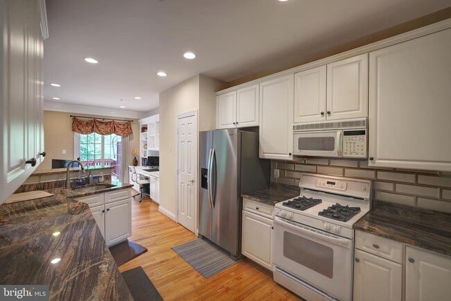 Building Photo - 1200 Treasure Oak Ct