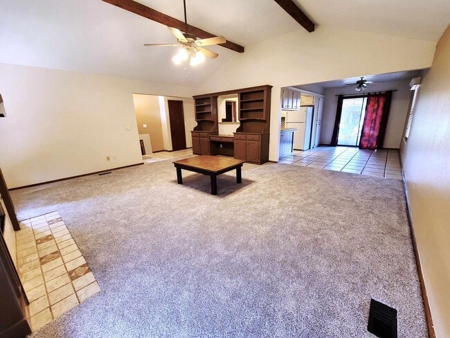 Building Photo - Spacious Living in a Prime Yukon Location