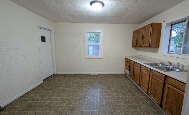 Building Photo - 2128 8th St