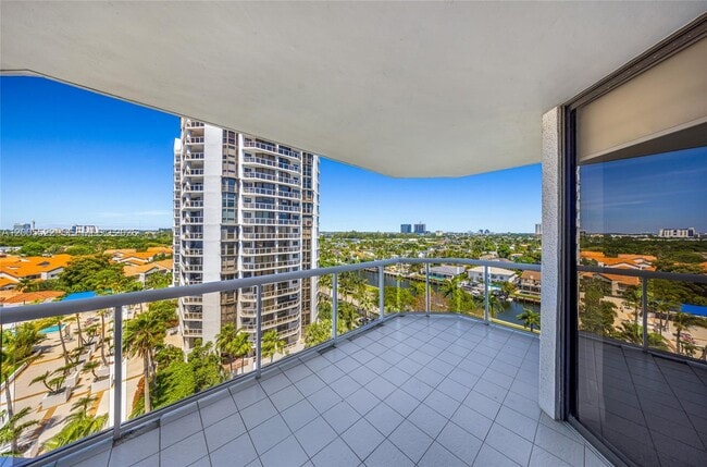 Building Photo - 3610 Yacht Club Dr