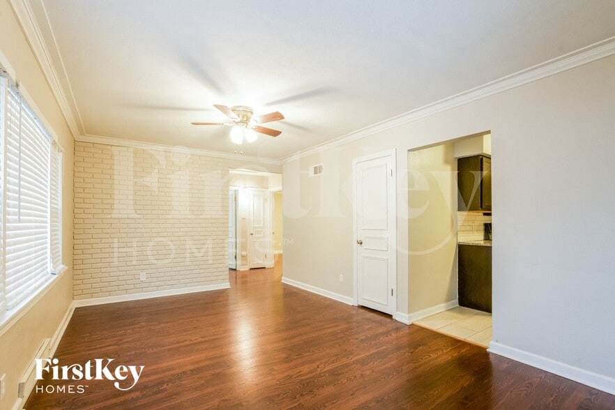 Building Photo - 9946 MacKenzie Rd