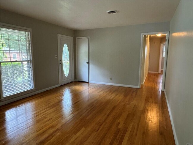 Building Photo - 768 Marquette Dr