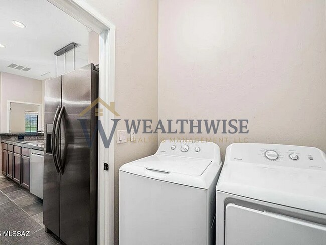 Building Photo - 2010 E River Rd