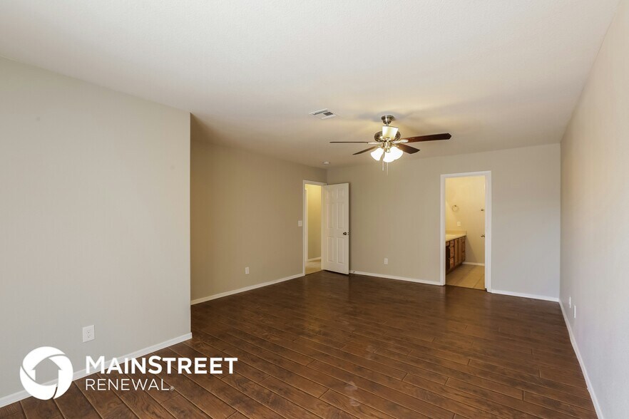 Building Photo - 401 N 111th Way