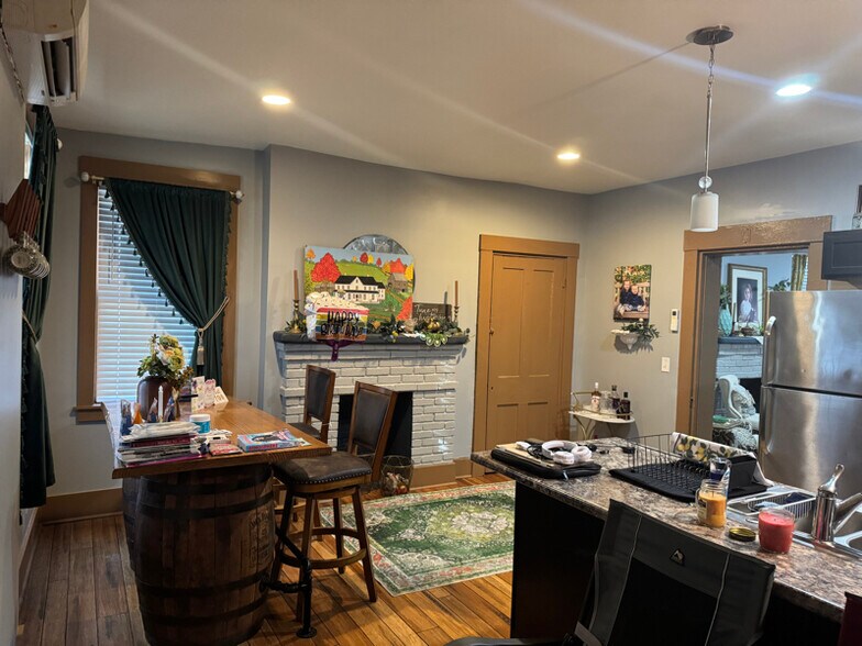 Building Photo - 201 Mulberry St