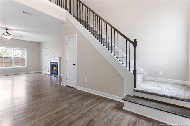 Building Photo - 573 Wedgefield Dr